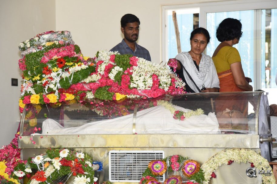 Celebs-Pay-Condolences-to-C-Narayana-Reddy